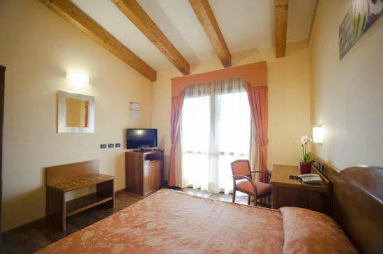 Hotel Fontana Rubiera Zewnętrze zdjęcie