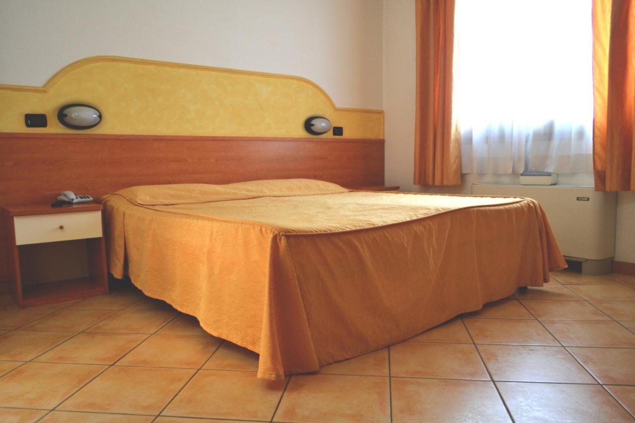 Hotel Fontana Rubiera Zewnętrze zdjęcie